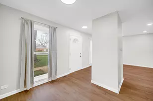 2022 Duxbury Ct, Streamwood, IL 60107 - Photo 10