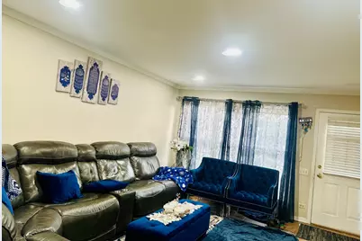 225 Port Royal Circle #225, Aurora, IL 60504 - Photo 2