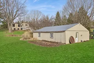 220 N Shannon Dr, Woodstock, IL 60098 - Photo 28