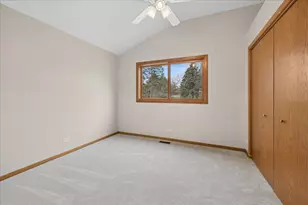 220 N Shannon Dr, Woodstock, IL 60098 - Photo 16