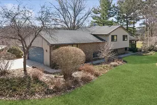 220 N Shannon Dr, Woodstock, IL 60098 - Photo 38