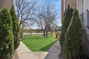 1917 Windsong Dr, Schaumburg, IL 60194 - Photo 2