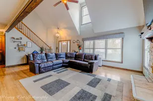 411 Meadow Ln, Hinckley, IL 60520 - Photo 6