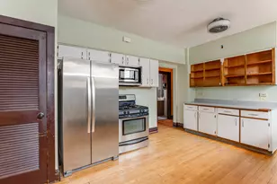 7047 N 26th Pkwy, Berwyn, IL 60402 - Photo 4