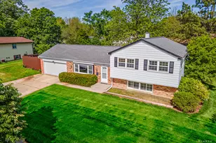 1000 Darlington Ln, Crystal Lake, IL 60014 - Photo 1