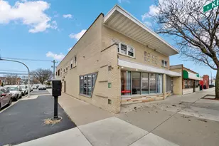 4424 W 63rd St, Chicago, IL 60629 - Photo 2