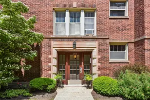 240 S Maple Ave, Oak Park, IL 60302 - Photo 1
