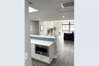 680 N Lake Shore Drive #817, Chicago, IL 60611 - Photo 2