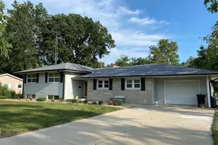 9 Orchard Dr, Charleston, IL 61920 - Photo 2