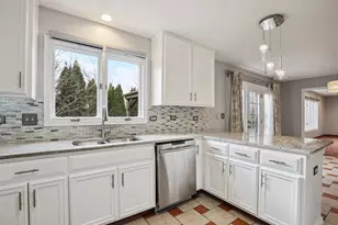 9024 Witham Ln, Woodridge, IL 60517 - Photo 10