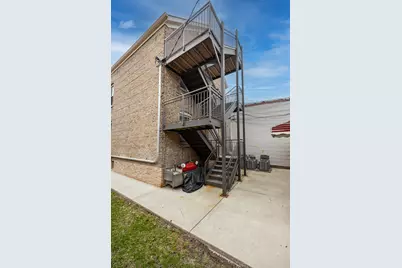 3648 W George Street, Chicago, IL 60618 - Photo 26