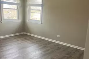 10805 S Lloyd Dr, Worth, IL 60482 - Photo 8