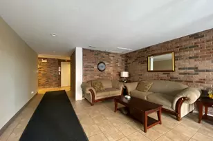 9375 Landings Ln, Des Plaines, IL 60016 - Photo 2