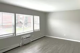 8635 S 84th Ct, Hickory Hills, IL 60457 - Photo 4