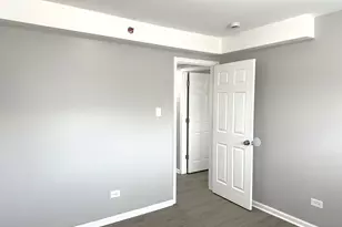 8635 S 84th Ct, Hickory Hills, IL 60457 - Photo 12