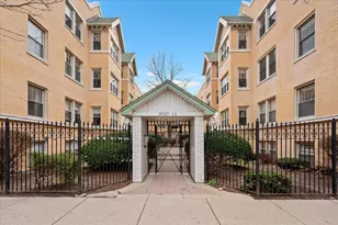 3135 W Palmer Square, Chicago, IL 60647 - Photo 1