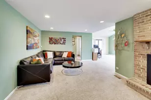 3108 Mary Kay Ln, Glenview, IL 60026 - Photo 14