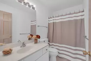 377 Locksley Dr, Streamwood, IL 60107 - Photo 16