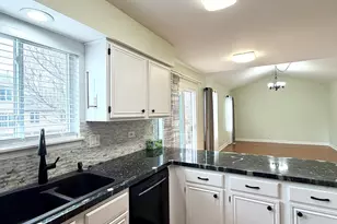 665 Lakewood Farms Dr, Bolingbrook, IL 60490 - Photo 4