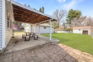 510 W Dewey St, Freeport, IL 61032 - Photo 14