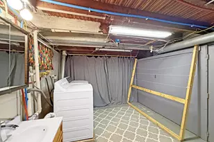 510 W Dewey St, Freeport, IL 61032 - Photo 24