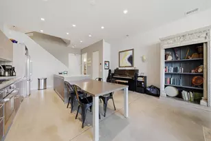 437 W Hobbie St, Chicago, IL 60610 - Photo 10