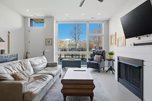 437 W Hobbie St, Chicago, IL 60610 - Photo 8