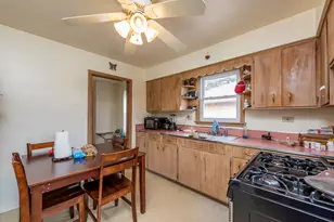 905 Glenwood Ave, Waukegan, IL 60085 - Photo 8