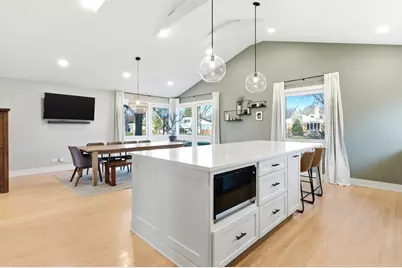 334 E Huntington Lane, Elmhurst, IL 60126 - Photo 4