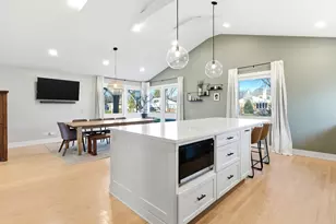 334 E Huntington Ln, Elmhurst, IL 60126 - Photo 4