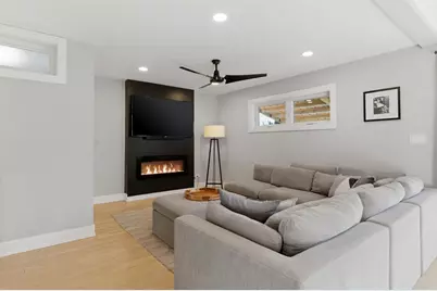 334 E Huntington Lane, Elmhurst, IL 60126 - Photo 8