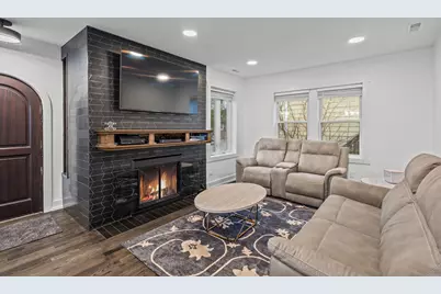 5226 W Eddy Street, Chicago, IL 60641 - Photo 6