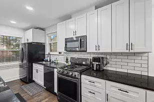 5226 W Eddy St, Chicago, IL 60641 - Photo 14