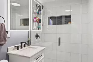 5226 W Eddy St, Chicago, IL 60641 - Photo 26