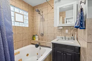 5226 W Eddy St, Chicago, IL 60641 - Photo 22