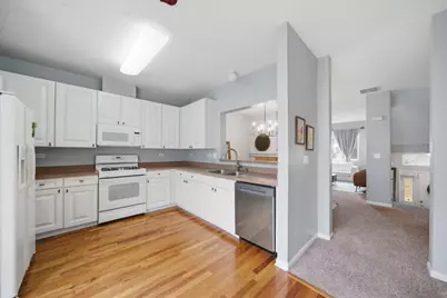 616 S Rosehall Lane #616, Round Lake, IL 60073 - Photo 8