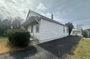 7712 New Castle Ave, Burbank, IL 60459 - Photo 1