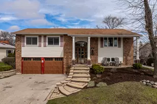 960 Sycamore Ct, Hoffman Estates, IL 60192 - Photo 1