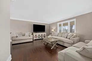 960 Sycamore Ct, Hoffman Estates, IL 60192 - Photo 12