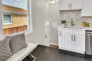 4821 N Mont Clare Ave, Chicago, IL 60656 - Photo 10