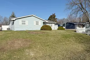 2406 11th St, Silvis, IL 61282 - Photo 2