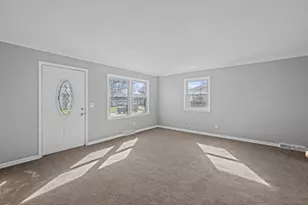 131 40th Ave, East Moline, IL 61244 - Photo 4