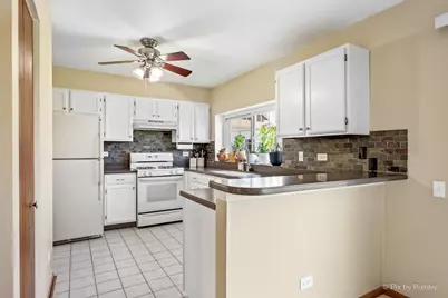 20 N Oltendorf Road, Streamwood, IL 60107 - Photo 8