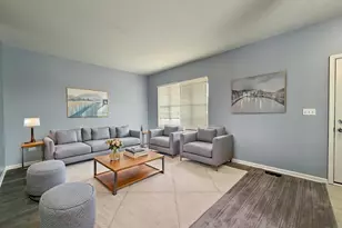 2479 Montclair Ln, Montgomery, IL 60538 - Photo 2