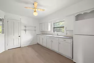601 S Jefferson St, Woodstock, IL 60098 - Photo 2