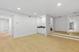 8216 Mulberry Ct, Palos Hills, IL 60465 - Photo 12