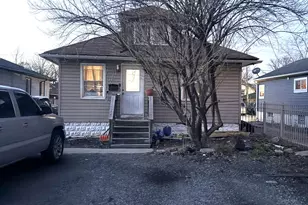 621 Elmwood Ave, Joliet, IL 60433 - Photo 1