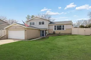 6922 Sierra Dr, Darien, IL 60561 - Photo 1