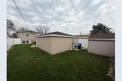 1643 Sycamore Street, Des Plaines, IL 60018 - Photo 24