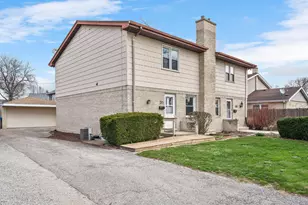 285 E 1st St, Elmhurst, IL 60126 - Photo 22
